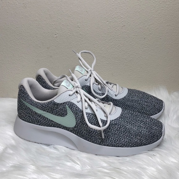 nike tanjun knit sneaker